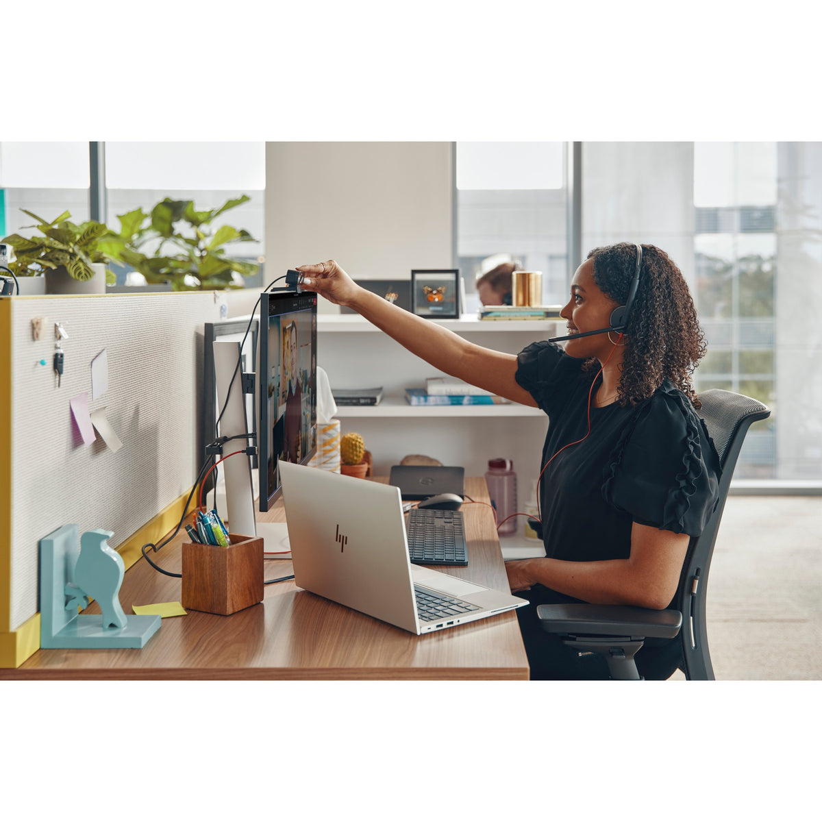 Poly Blackwire 3215 mono USB-C headset with 3.5 mm plug and USB-C/A adapter (8X227A6) - alternate angle